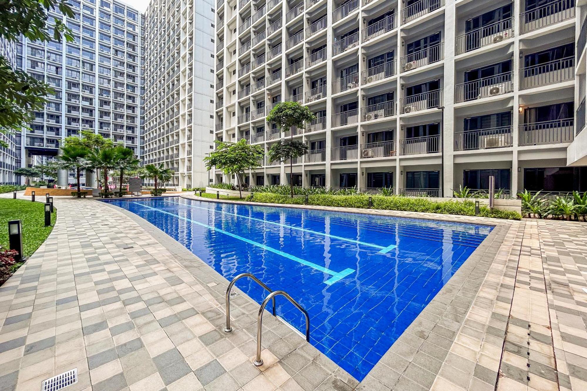 Mall Of Asia Condo With Balcony Facing Pool @ Shore2 Manila Exterior photo